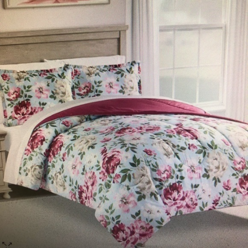 Naomi comforter set featuring a whimsical floral pattern that reverses to‎ solid